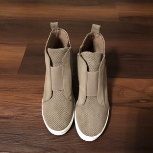 EUC platform wedge sneaker